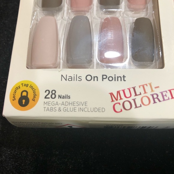 Nails: Kiss Press On Voguish Fantasy Collection Nails - Picture 3 of 4